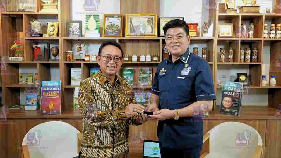 Podcast EdShareOn yang Dipandu Eddy Wijaya: Ekspor Sawit Lewat Danantara, Pengusaha Minta Regulasi Sesuai Dinamika Industri