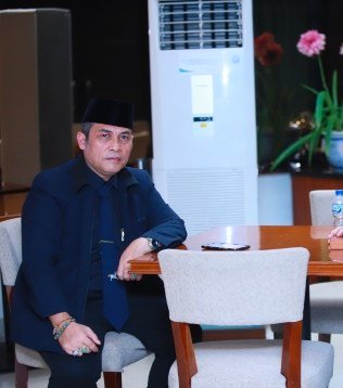 HEGEMONI KEKUASAAN: ANALISIS KRITIS TERHADAP TRANSFORMASI FUNGSI HUKUM DAN INSTITUSI